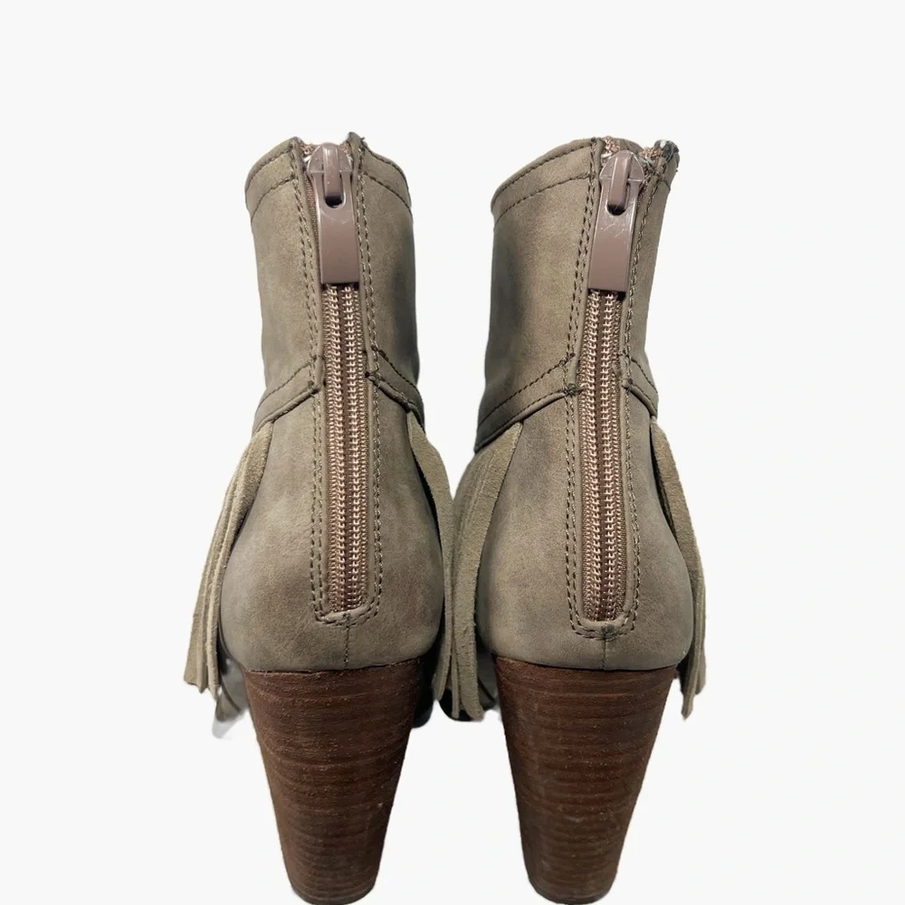 Very Volatile Neutral Tan Fringed Ankle Boots Back Zip Womens size 8